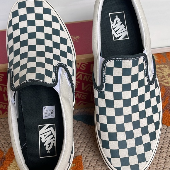 Vans Men’s Classic Slip-On
Checkerboard Green/True White 
VN000BVZBGN
Sneakers - Picture 13 of 16